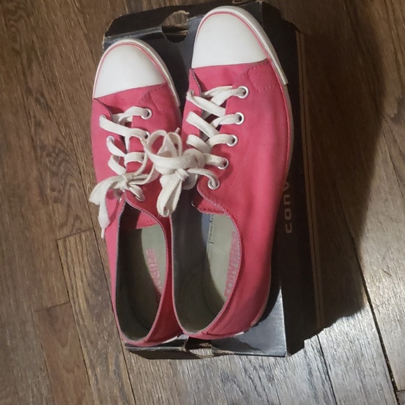 Converse pink and white size 8 sneaker. - Picture 4 of 4